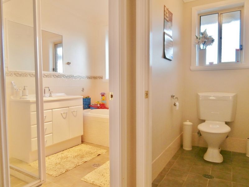 34 Roxburgh Drive, Bathurst NSW 2795