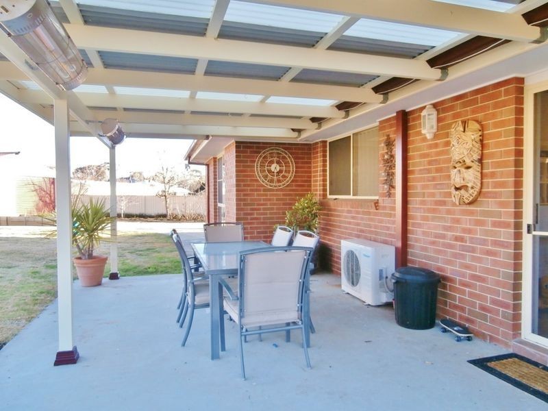 34 Roxburgh Drive, Bathurst NSW 2795