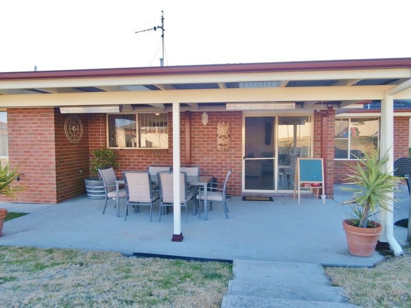 34 Roxburgh Drive, Bathurst NSW 2795