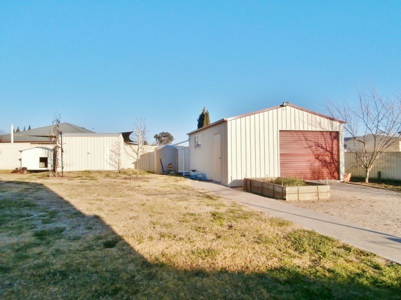 34 Roxburgh Drive, Bathurst NSW 2795