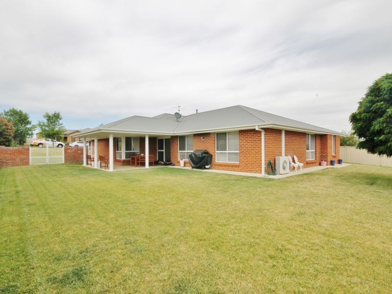29 Carlyle Avenue, Bathurst NSW 2795