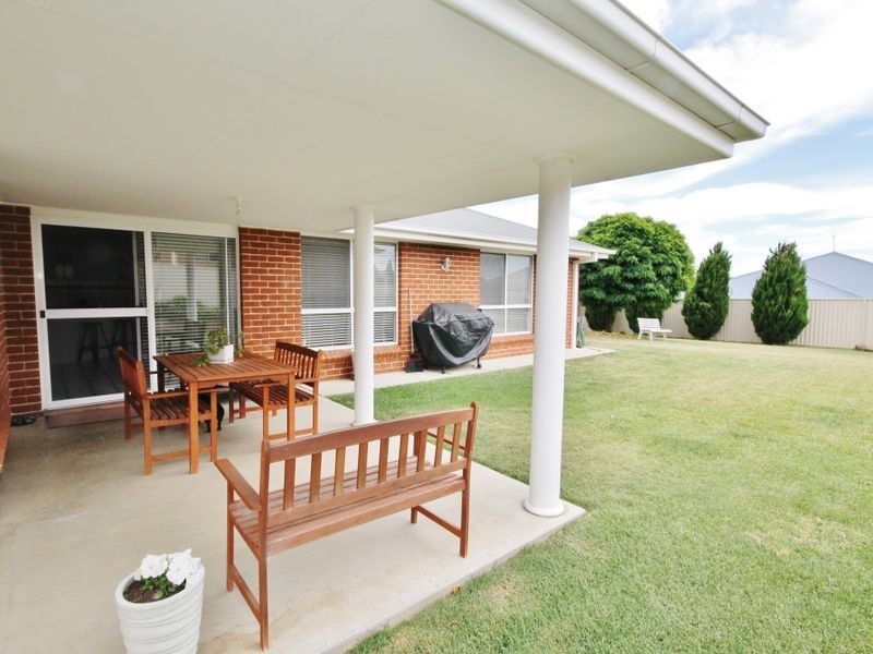 29 Carlyle Avenue, Bathurst NSW 2795