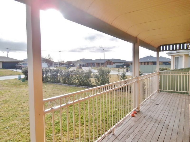 14 Willott Close, Bathurst NSW 2795