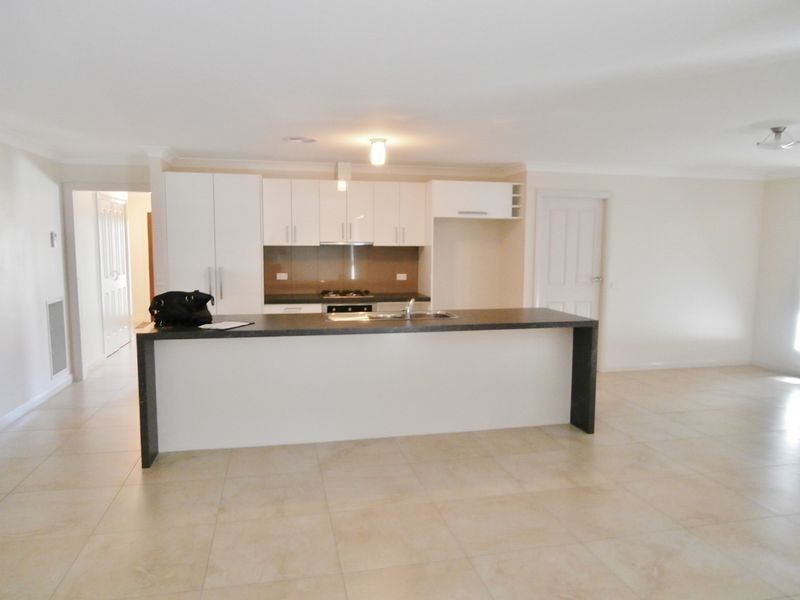 4 Blaxland Drive, Bathurst NSW 2795