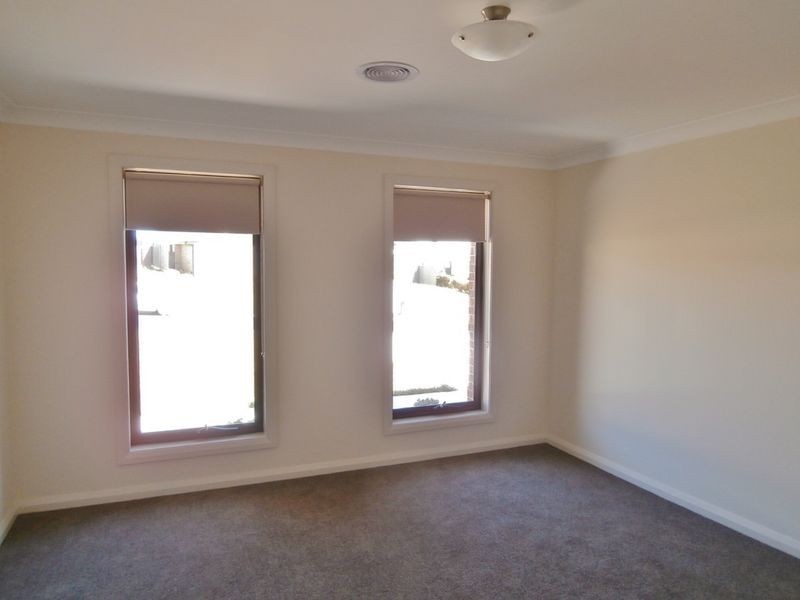 4 Blaxland Drive, Bathurst NSW 2795