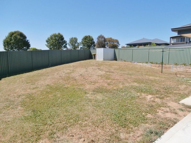4 Blaxland Drive, Bathurst NSW 2795