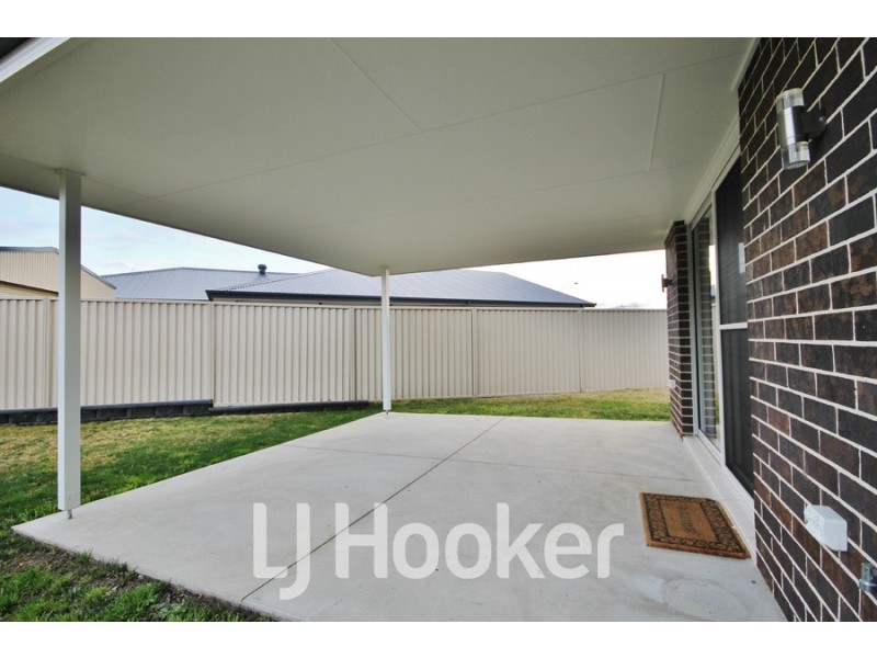 43 Wentworth Drive, Kelso NSW 2795