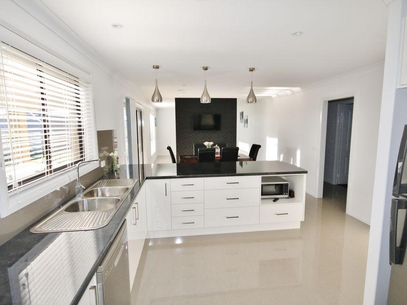 13 Coates Drive, Kelso NSW 2795