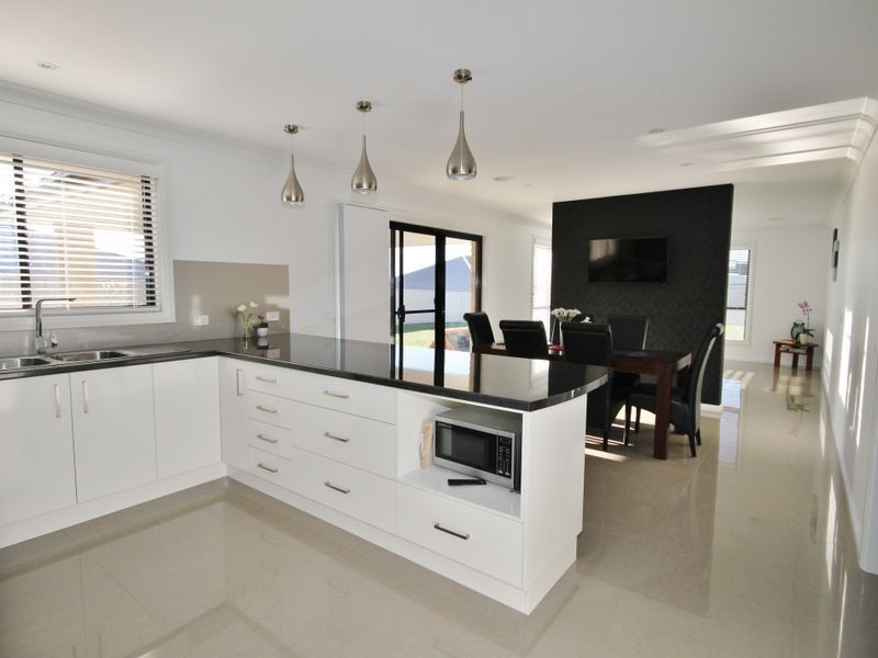 13 Coates Drive, Kelso NSW 2795