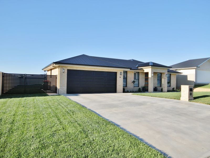 13 Coates Drive, Kelso NSW 2795