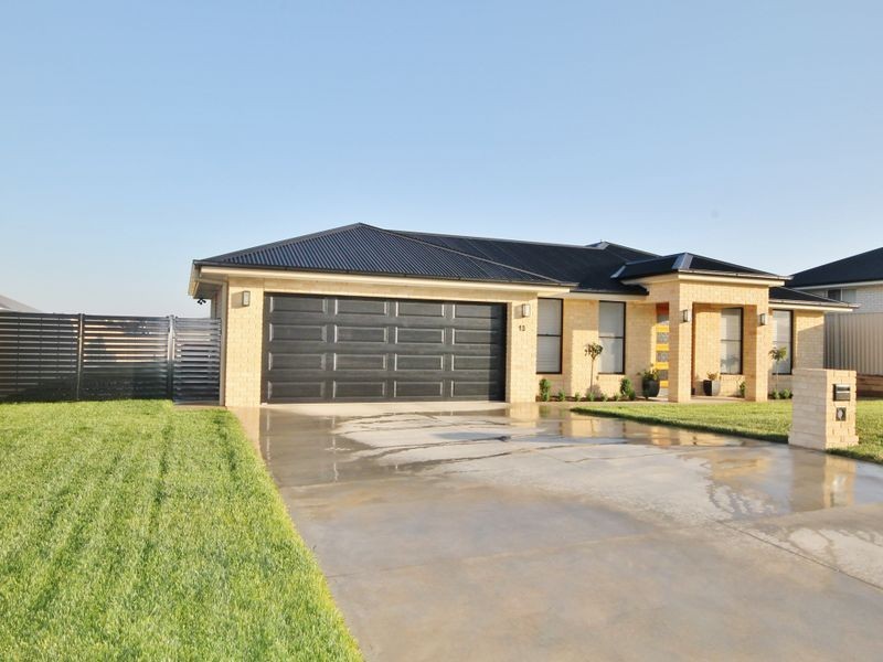 13 Coates Drive, Kelso NSW 2795