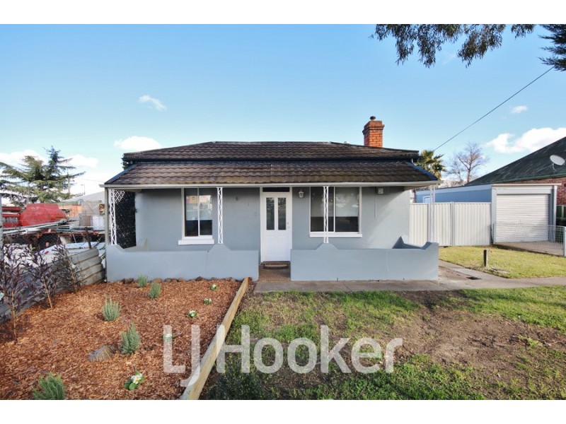 4 Bant Street, South Bathurst NSW 2795