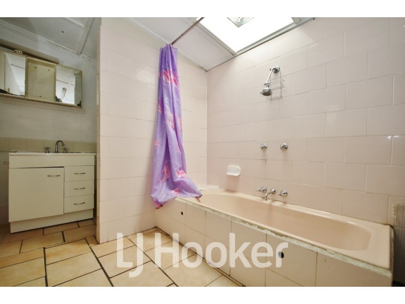 4 Bant Street, South Bathurst NSW 2795