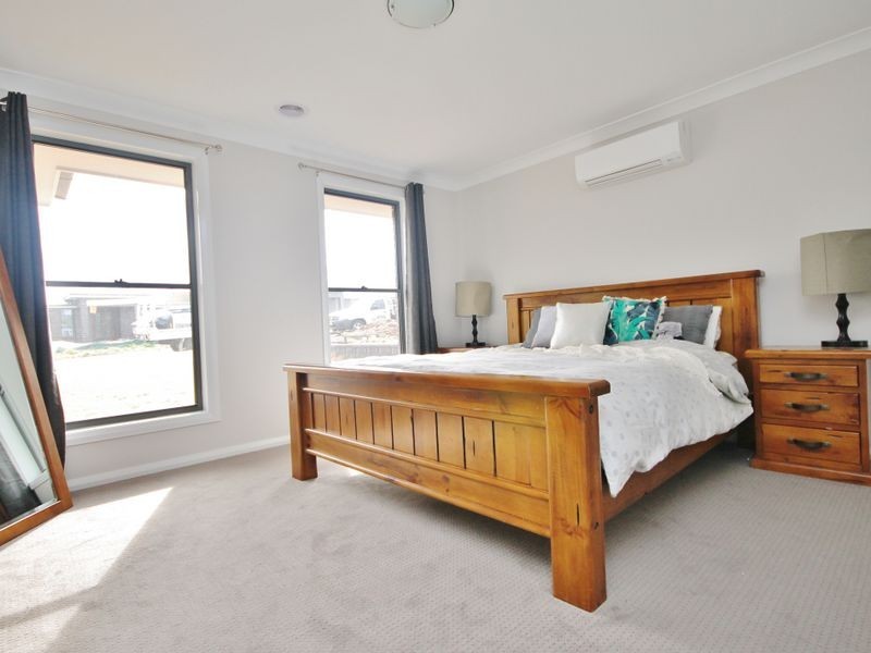 18 Keane Drive, Bathurst NSW 2795