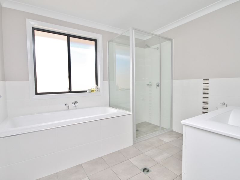 18 Keane Drive, Bathurst NSW 2795