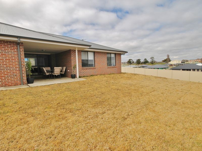 18 Keane Drive, Bathurst NSW 2795