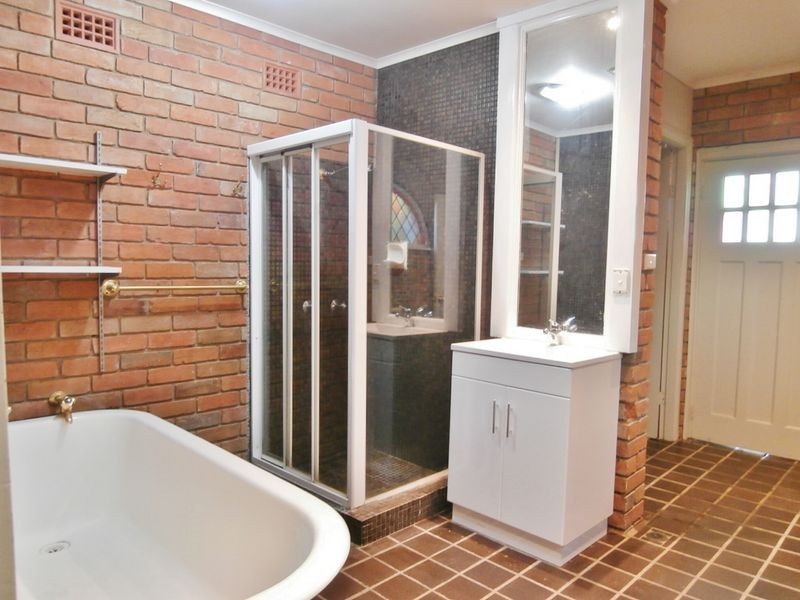 54 Seymour Street, Bathurst NSW 2795