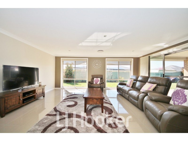 65 Freeman Circuit, Llanarth NSW 2795