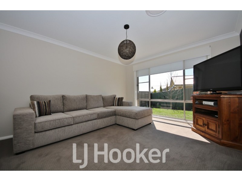 65 Freeman Circuit, Llanarth NSW 2795