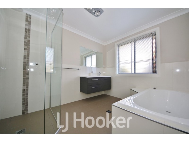 65 Freeman Circuit, Llanarth NSW 2795