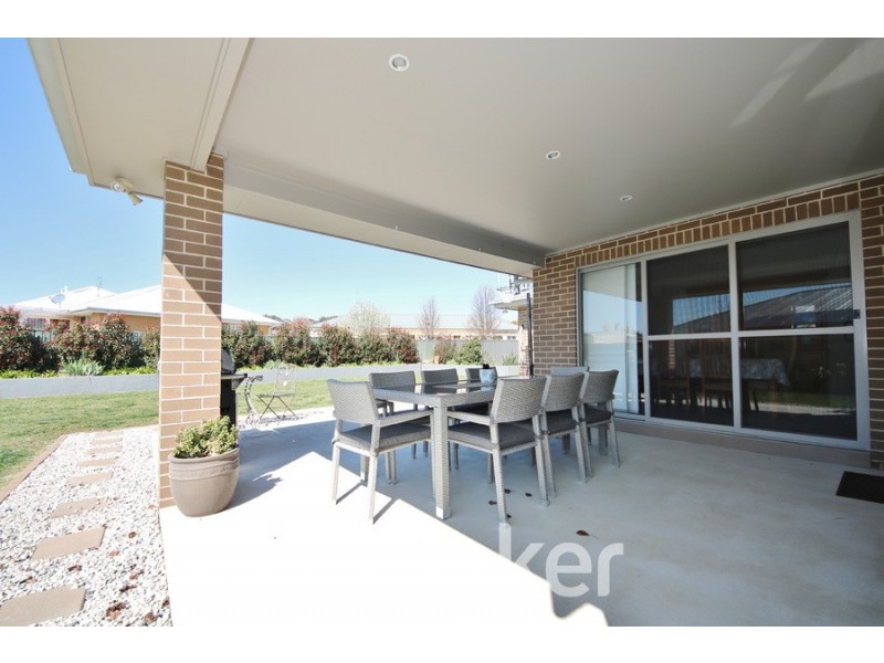 65 Freeman Circuit, Llanarth NSW 2795