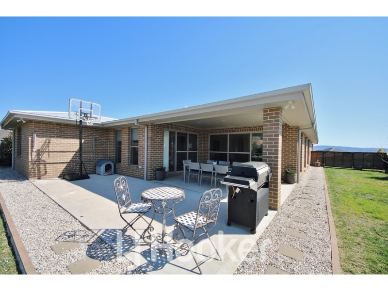 65 Freeman Circuit, Llanarth NSW 2795