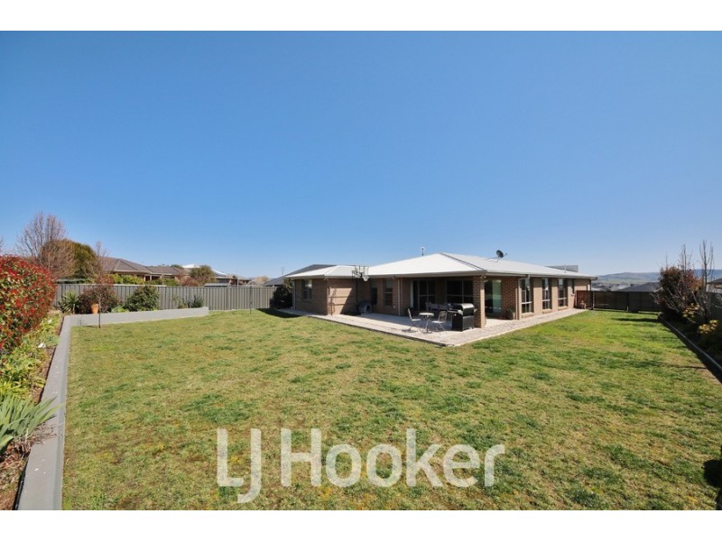 65 Freeman Circuit, Llanarth NSW 2795