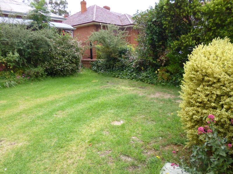 212 Russell Street, Bathurst NSW 2795