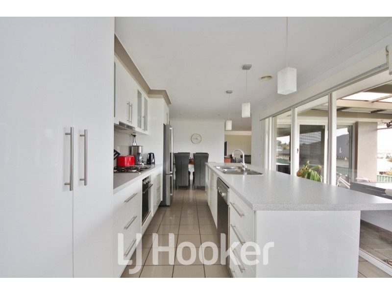 16 Quinn Court, Llanarth NSW 2795