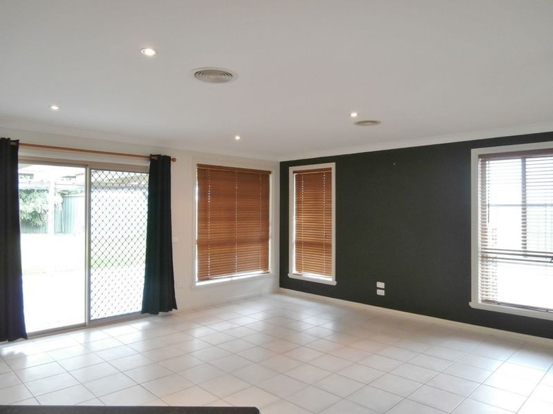 23 Roxburgh Drive, Kelso NSW 2795