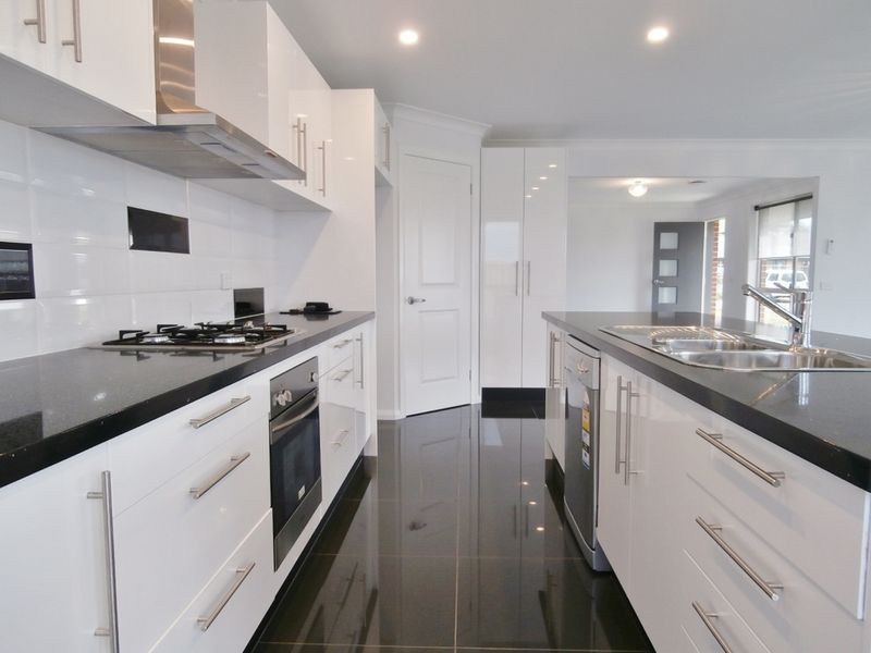17 Cooper Crescent, Bathurst NSW 2795