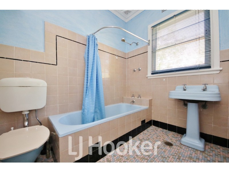 17 View Street, Kelso NSW 2795