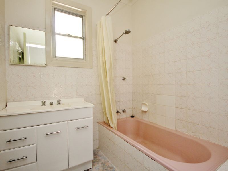 6 Esrom Street, Bathurst NSW 2795