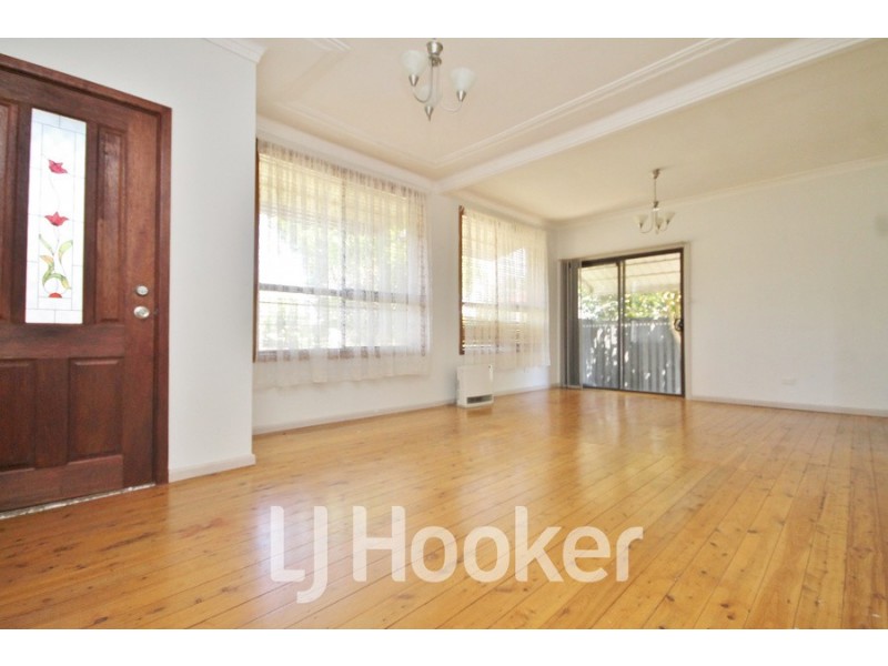 24 Fish Parade, Bathurst NSW 2795