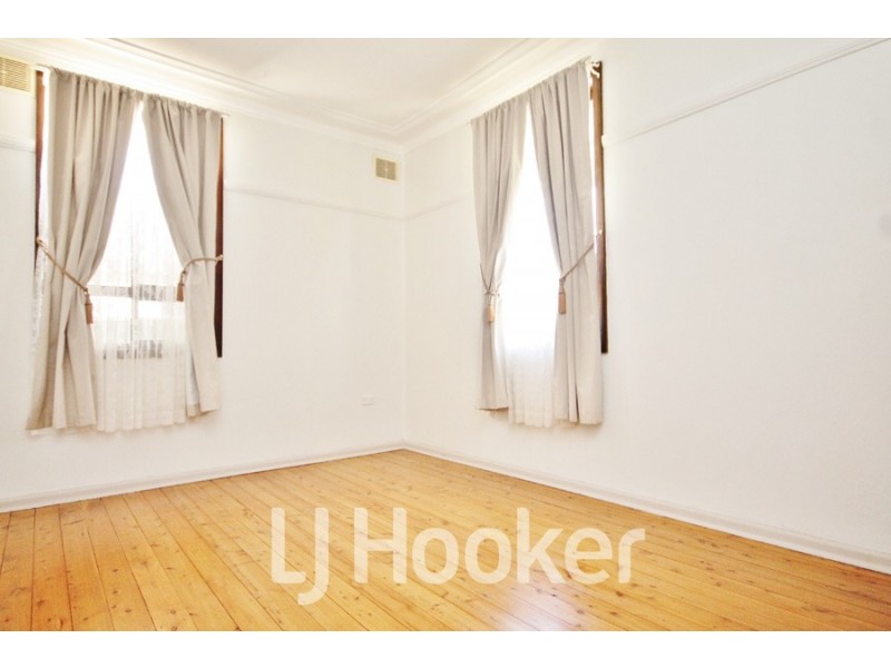 24 Fish Parade, Bathurst NSW 2795