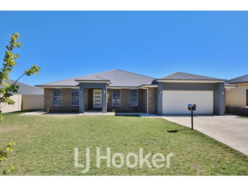 11 Coates Drive, Kelso NSW 2795