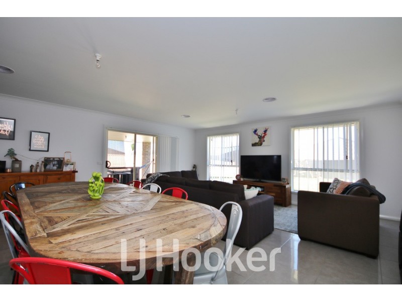 11 Coates Drive, Kelso NSW 2795