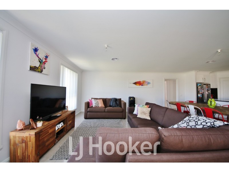 11 Coates Drive, Kelso NSW 2795