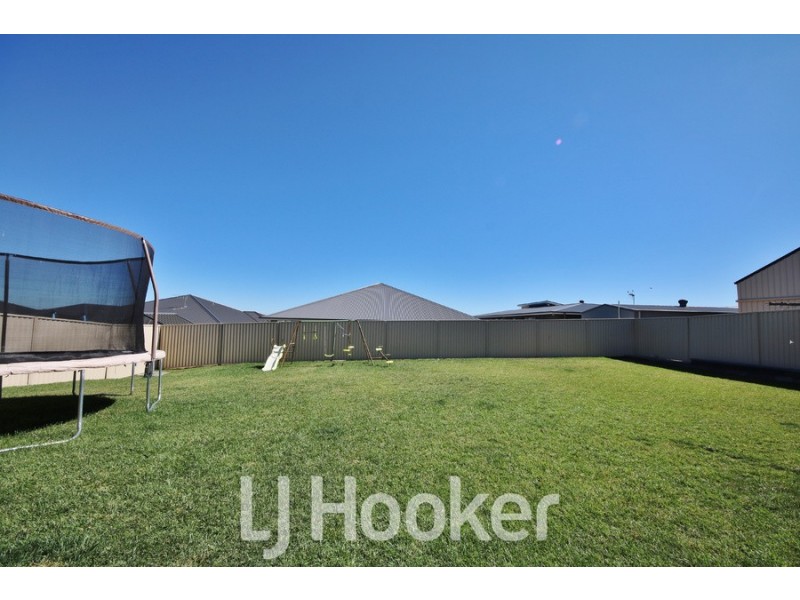 11 Coates Drive, Kelso NSW 2795