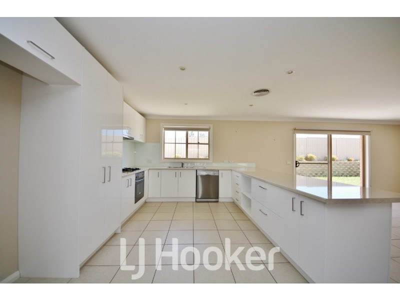 2 She Oak Close, Kelso NSW 2795