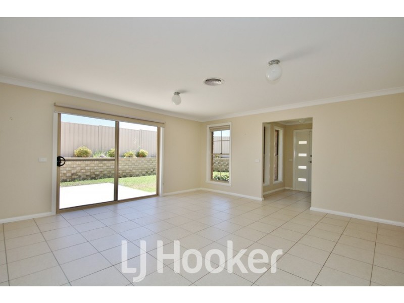 2 She Oak Close, Kelso NSW 2795