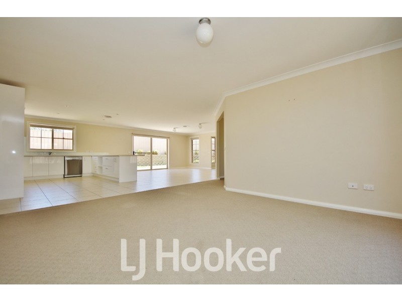 2 She Oak Close, Kelso NSW 2795