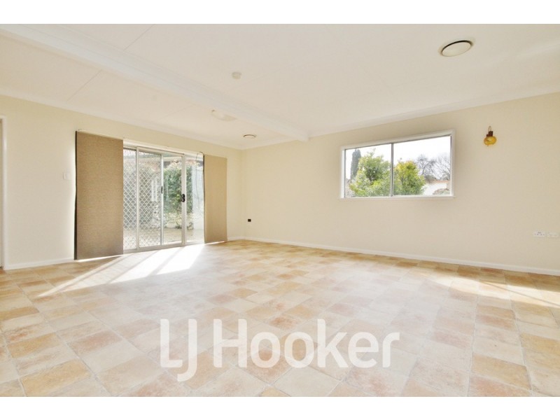 42 Boyd Street, Bathurst NSW 2795