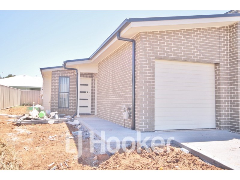 2/4a Upfold Street, Gormans Hill NSW 2795