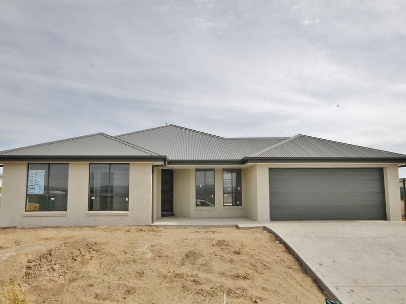 33 Freeman Circuit, Llanarth NSW 2795