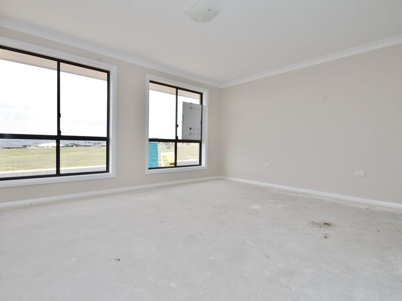 33 Freeman Circuit, Llanarth NSW 2795