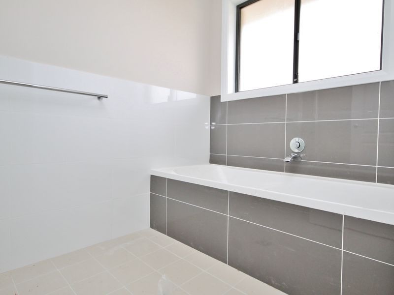 33 Freeman Circuit, Llanarth NSW 2795