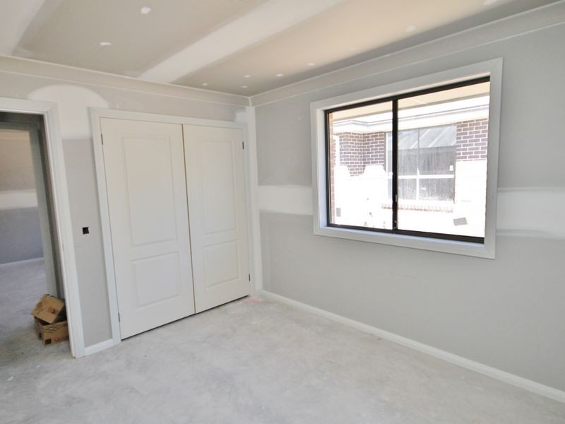 33 Freeman Circuit, Llanarth NSW 2795