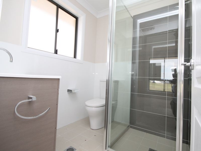 33 Freeman Circuit, Llanarth NSW 2795
