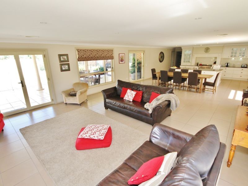 17 Claremont Drive, White Rock NSW 2795